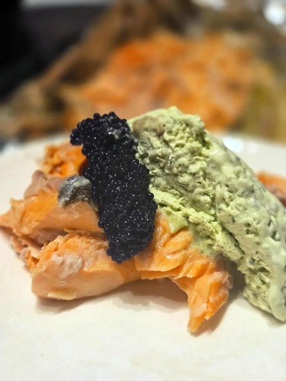 fjellørret med rognkjeksrogn og urtesaus